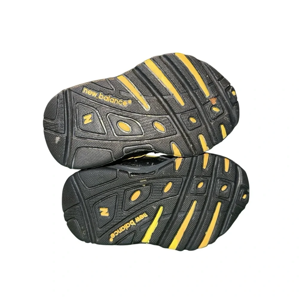 New Balance 50 Infant Toddler Sneakers Black Yellow KNF50BYI Size 3‎ M